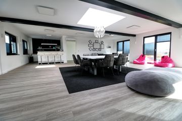 Rest der Welt Coworking Außergewöhnliche Locations Moderner Veranstaltungsspace mit Dachterrasse image 1