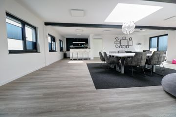 Rest der Welt Coworking Außergewöhnliche Locations Moderner Veranstaltungsspace mit Dachterrasse image 2