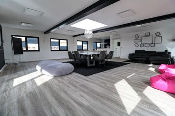 Rest der Welt Coworking Außergewöhnliche Locations Moderner Veranstaltungsspace mit Dachterrasse image 3