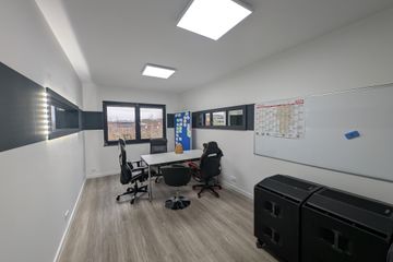 Rest der Welt Coworking Außergewöhnliche Locations Moderner Veranstaltungsspace mit Dachterrasse image 9