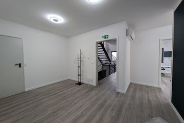 Rest der Welt Coworking Außergewöhnliche Locations Moderner Veranstaltungsspace mit Dachterrasse image 11