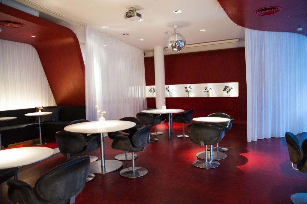 Berlin  Restaurant Die FOX! Bar image 1