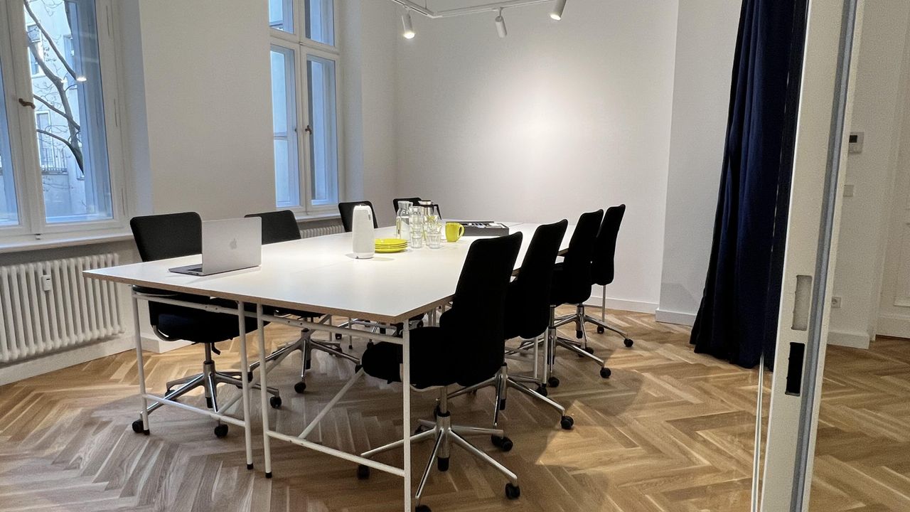 Berlin Mobile Working Meeting room Glass Workshop Room image 1