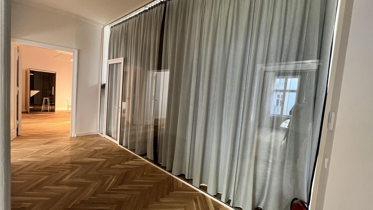 Berlin Mobile Working Meeting room Glass Workshop Room image 6