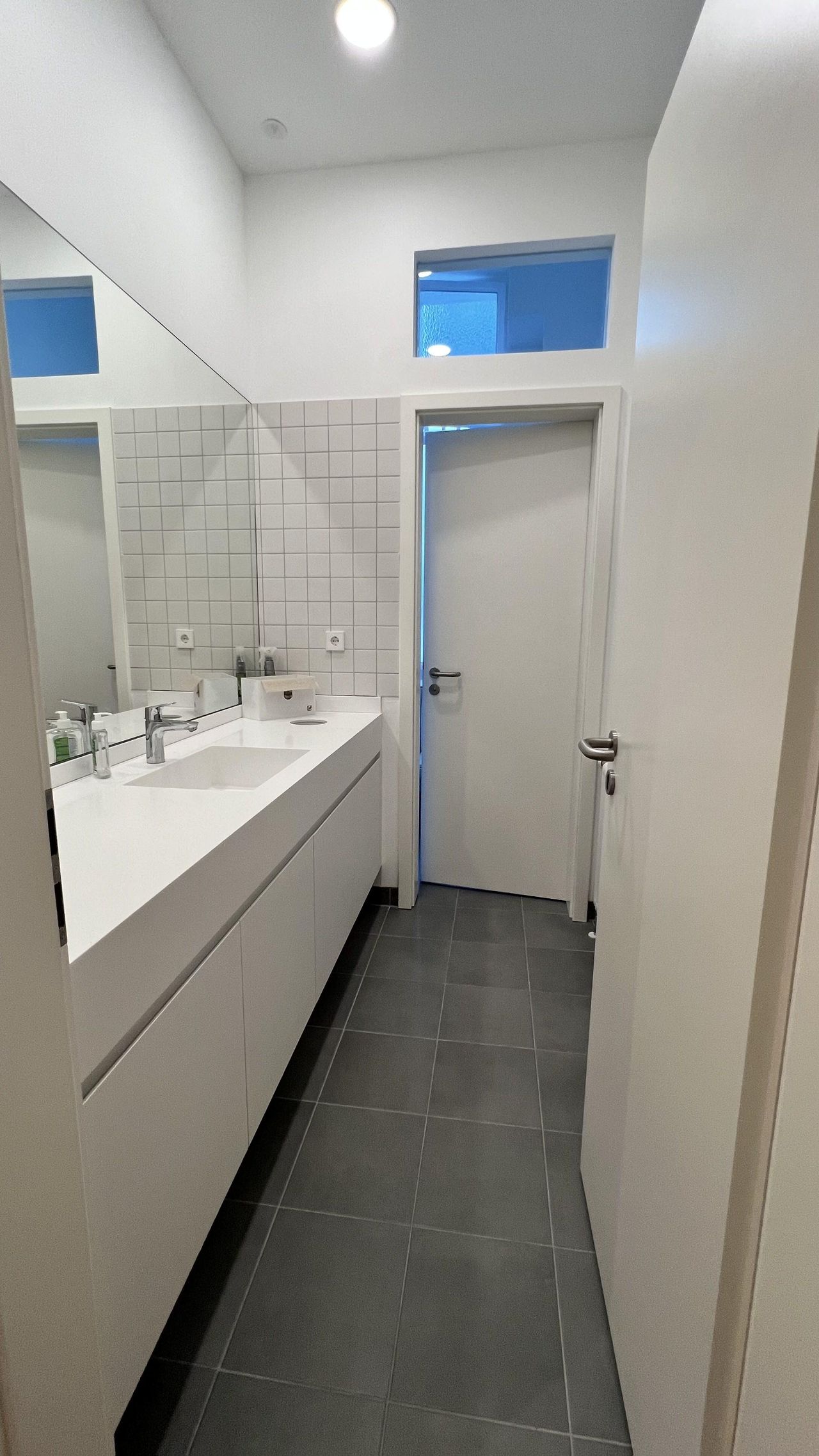 Berlin Mobile Working Meeting room Glass Workshop Room image 7