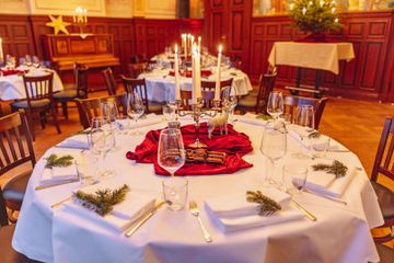 Berlin Teamsitzung Außergewöhnliche Locations historischer Ratssaal image 5