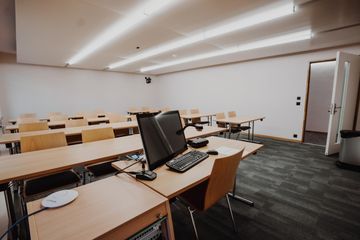 Zürich Seminar  Klassisches Schulzimmer 5 image 2