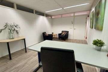 Rest van de wereld Klantafspraak Kantoorruimte 1.12 Therapie-/gespreks- /overlegruimte op de 1e etage image 1