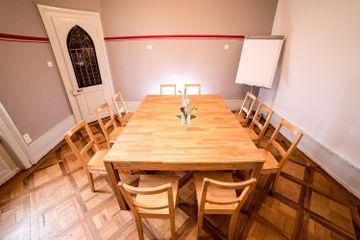 Rest of the World Kundengespräch Seminarraum image 1