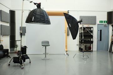 London Studio KN Creative Studio image 8