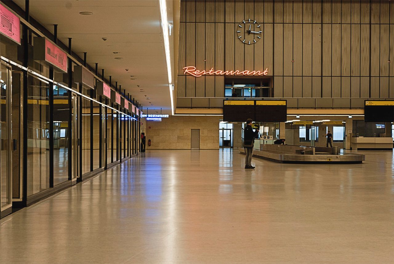 Berlijn corporate event spaces Industriële ruimte Tempelhof - Flughafen restaurant image 3