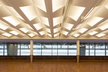 Berlijn corporate event spaces Industriële ruimte Tempelhof - Flughafen restaurant image 1