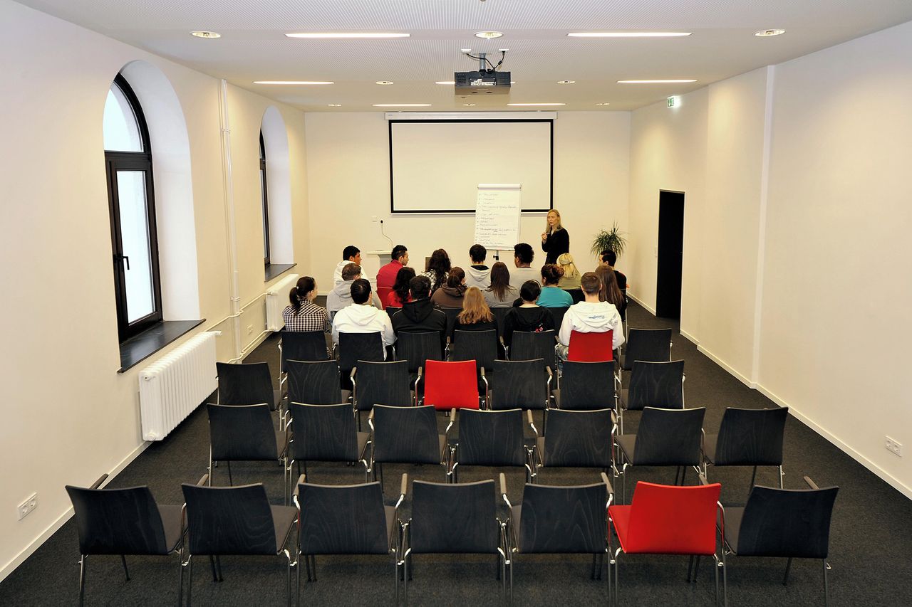 Bremen Präsentation  havenhostel Bremerhaven image 3