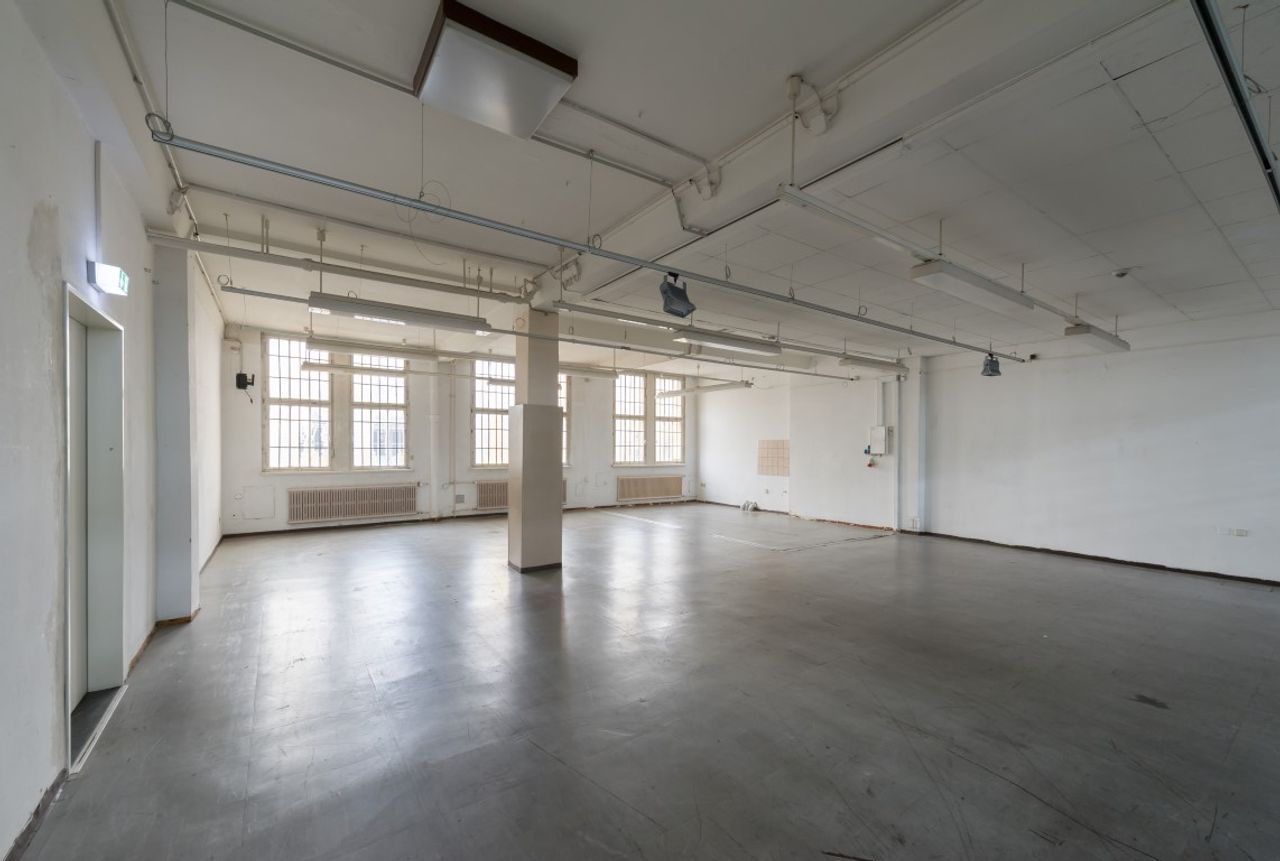 Berlin corporate event spaces Industrial space Tempelhof - Hangar 5 image 7