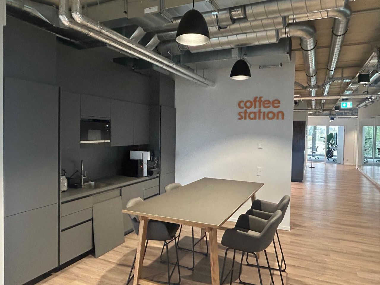 Berlin   Flex Desk image 3