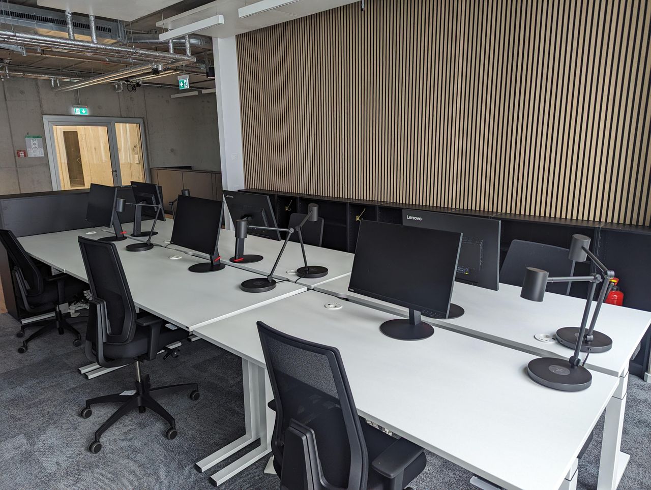 Berlin   Flex Desk image 2