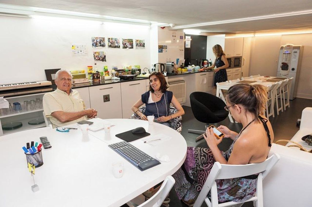 Barcelona workshop spaces Coworking space DRONE TABLE image 5