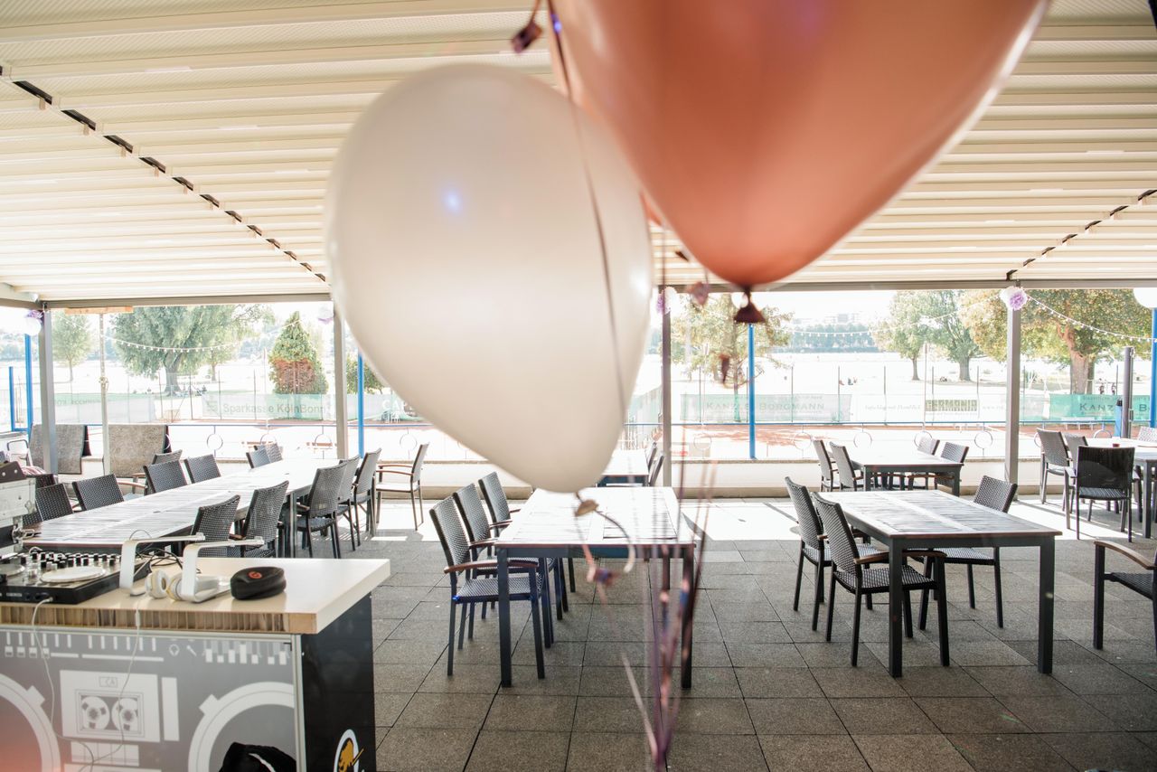 Köln   Saal mit Rheinblick image 1