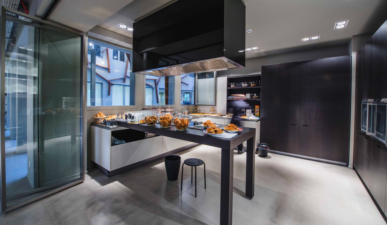 Bilbao workshop spaces Kitchen studio Back image 3