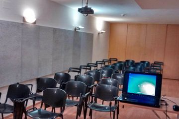 Barcelona training rooms Klassenzimmer Sala de seminario image 2