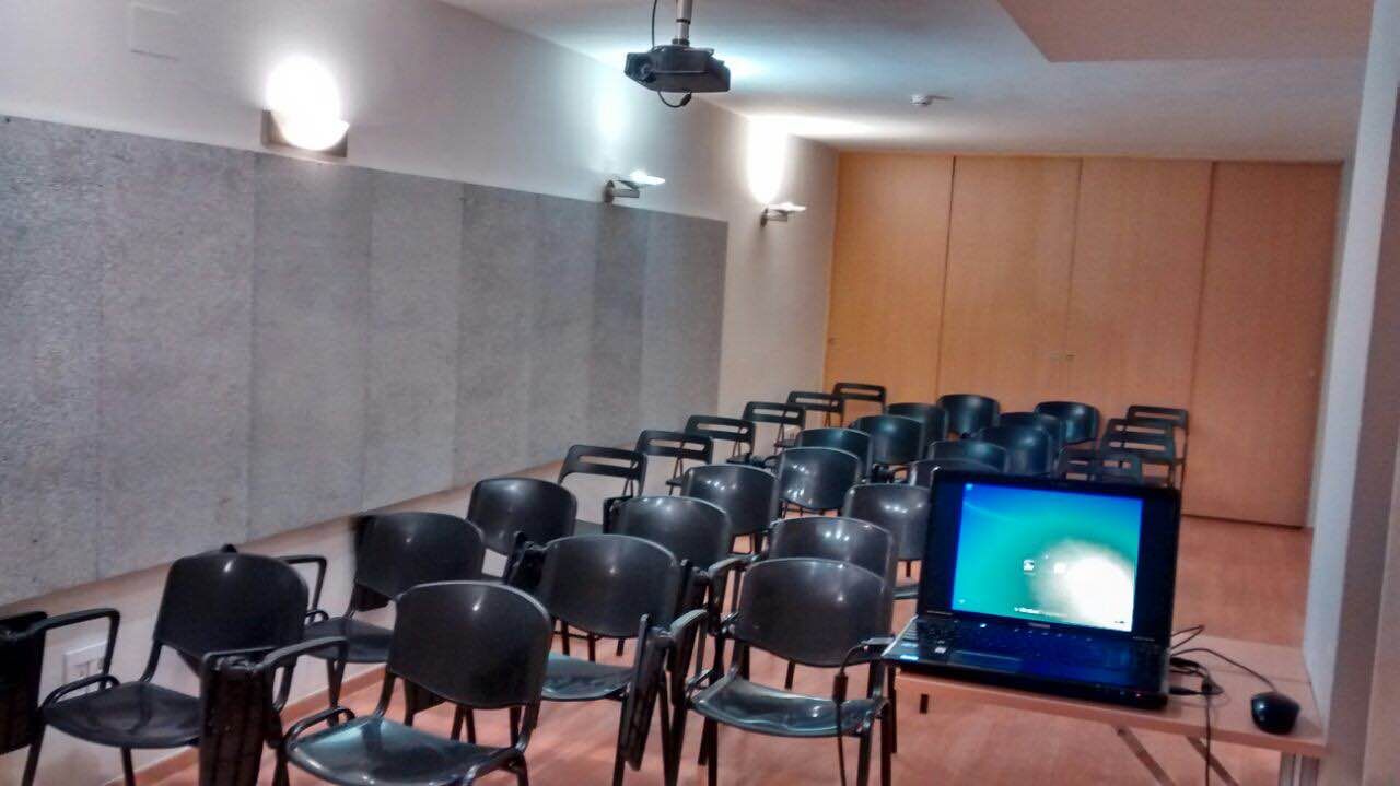 Barcelona training rooms Meetingraum Sala de reuniones image 13