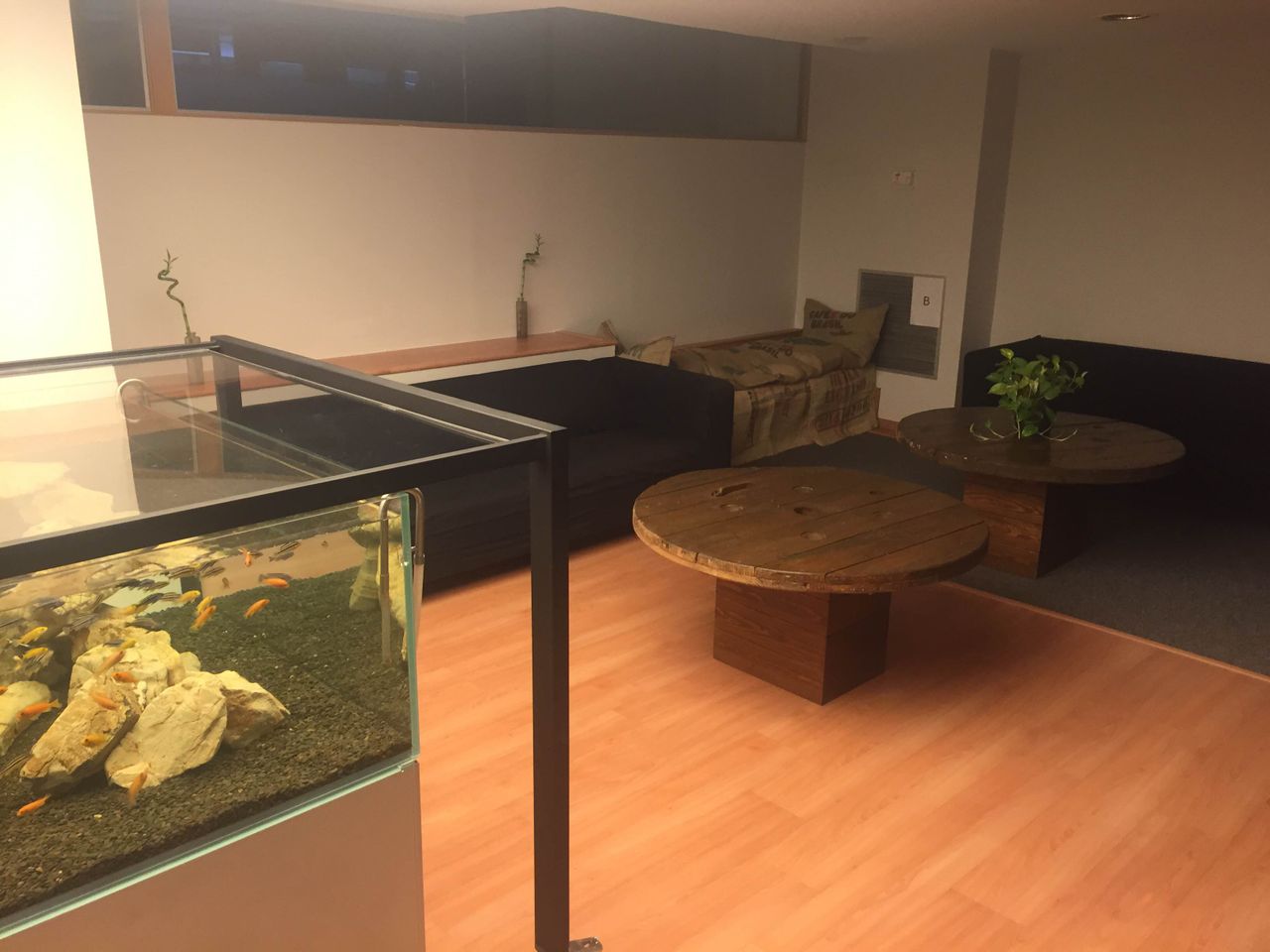 Barcelona training rooms Meetingraum Sala de reuniones image 14