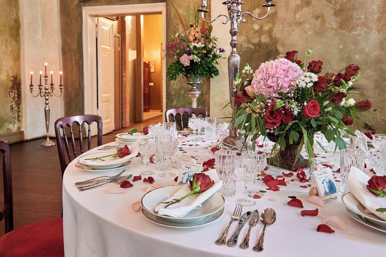 Berlin  Historisches Gebäude Ballsaal Neues Berlin image 22