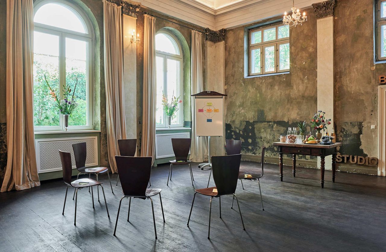 Berlin  Historisches Gebäude Ballsaal Neues Berlin image 18