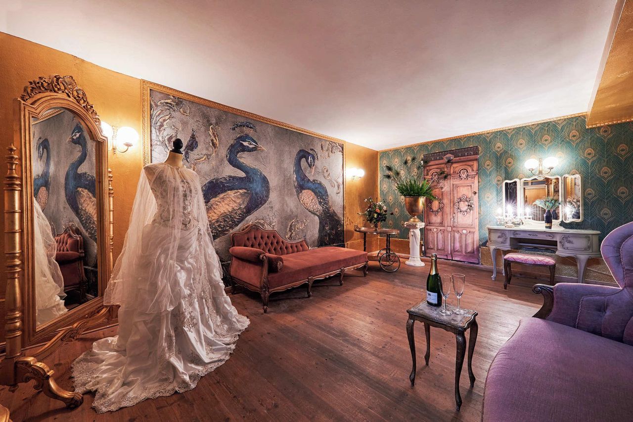 Berlin  Historisches Gebäude Ballsaal Neues Berlin image 14