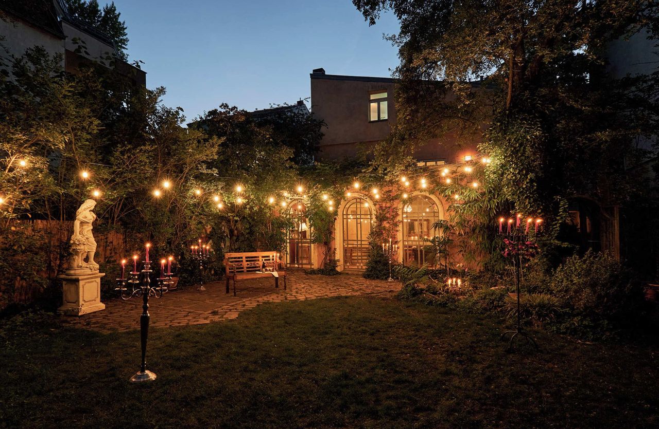 Berlin  Historisches Gebäude Ballsaal Neues Berlin image 7