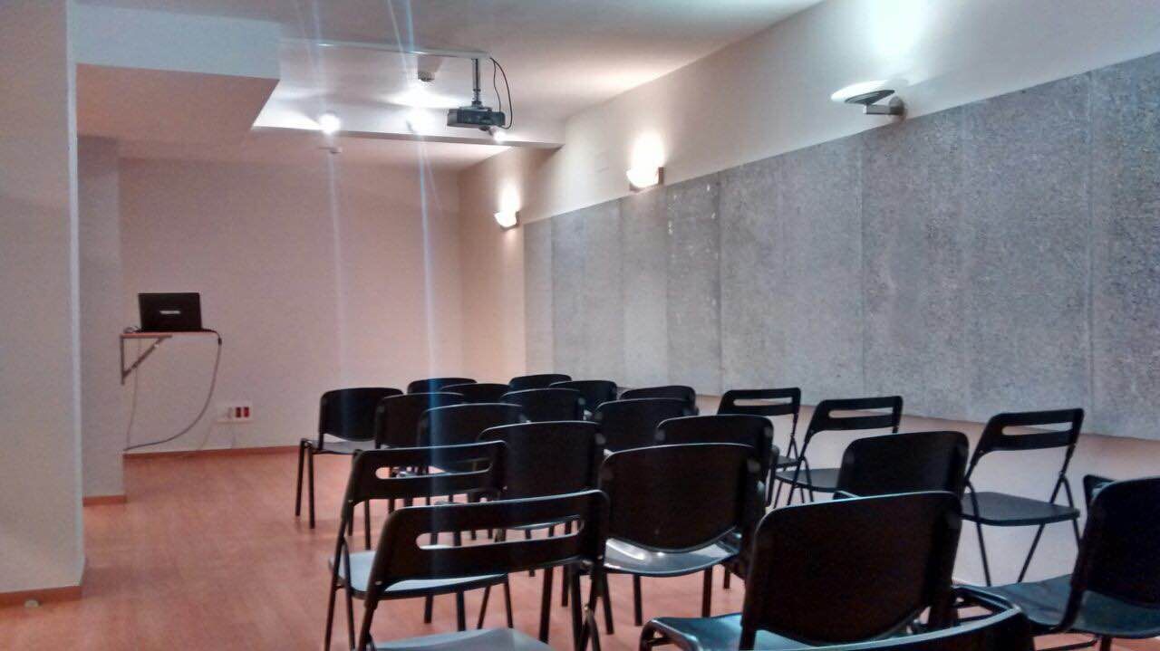 Barcelona training rooms Cinema Sala de Formación image 2