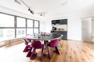 Berlin  Coworking Space CoWoS Meeting Room „Helmut Newton“ image 1