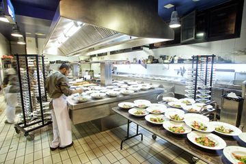 Barcelona corporate event spaces Kitchen studio Cocina profesional image 3