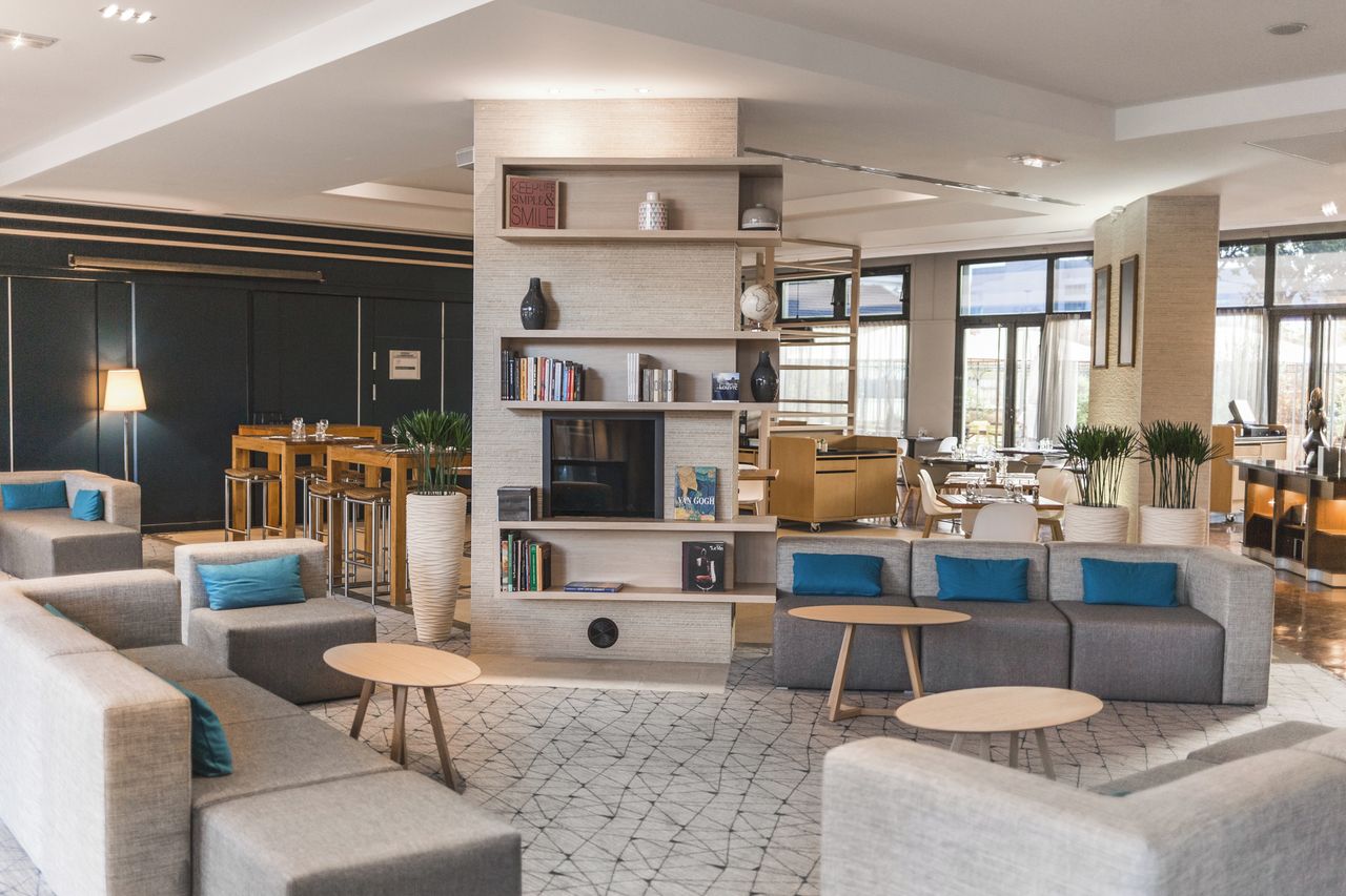 Paris corporate event spaces Meeting room Courtyard image 4