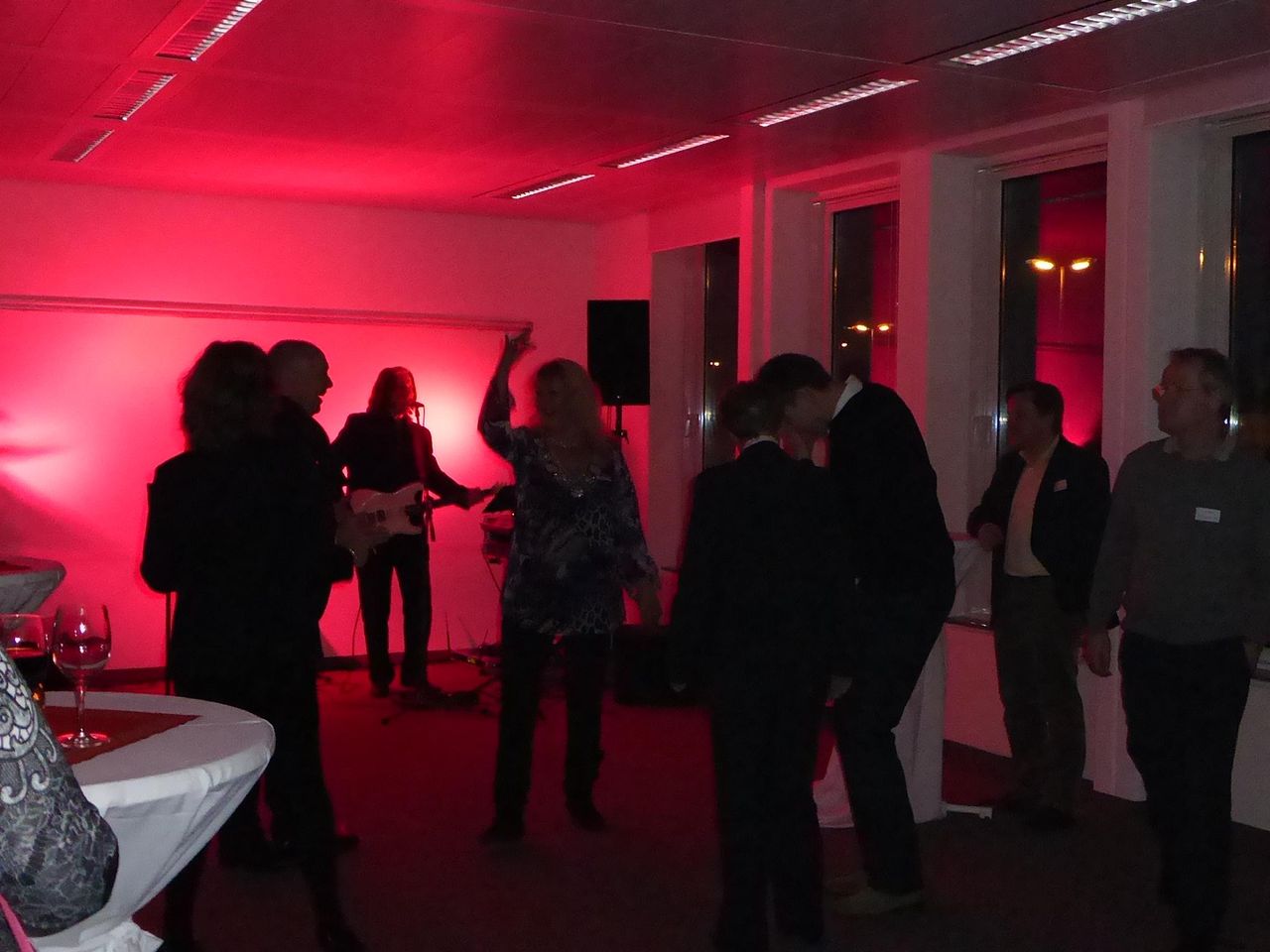 München  Business Center Mediterrane Bistro-Küche mit Sitztribüne image 27