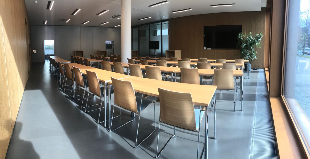 Berlin Coworking Seminar rooms Konferenzraum 1 + Mittelzone image 3