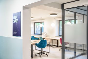 Berlin  Workspace Coworking - Hot Seat image 1