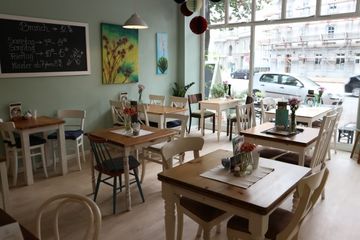 Hamburg workshop spaces Cafe Workshop Space in Café image 13