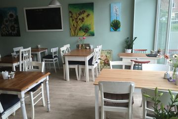 Hamburg workshop spaces Cafe Workshop Space in Café image 4