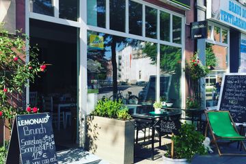 Hamburg workshop spaces Cafe Workshop Space in Café image 6