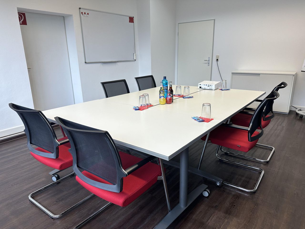 Frankfurt am Main Kunden-Meeting Boardrooms Meetingraum “Königstein” image 7