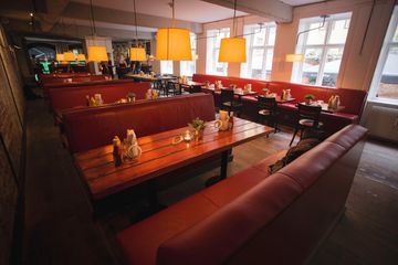 Kopenhagen corporate event spaces Restaurant Burger joint image 11