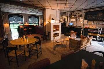 Kopenhagen corporate event spaces Restaurant Burger joint image 11