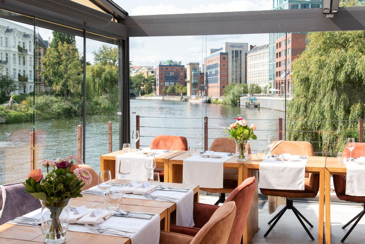 Berlin Party Restaurant Restaurantschiff PATIO image 3