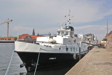 Kopenhagen workshop spaces Boot Copenhagen Houseboat image 0