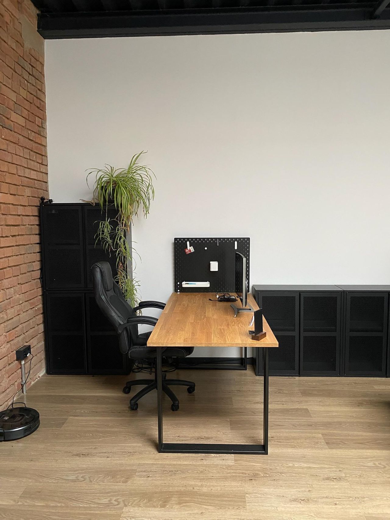 Leipzig  Arbeitsplatz Schreibtisch im Workspace-Büro image 0