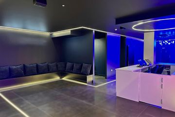 London Meeting room Virtual Reality Venue - Sleek, Stylish and Striking image 4