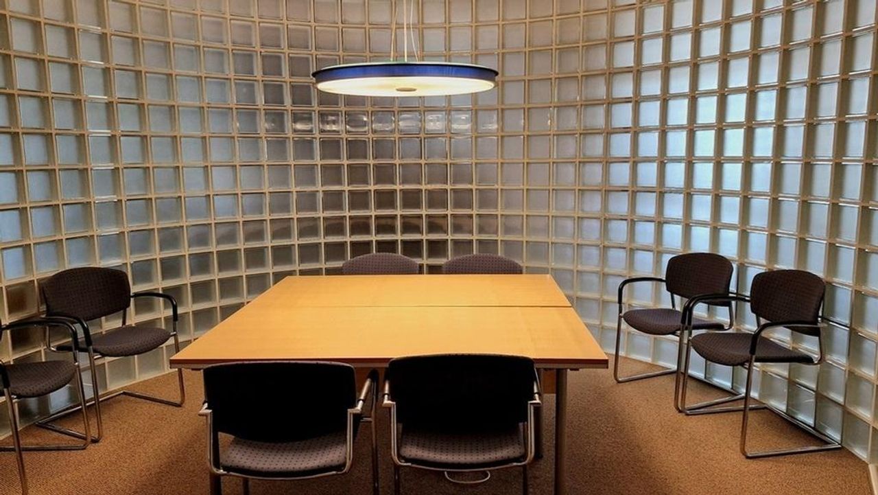 Culemborg Klantafspraak Bedrijvencentrum Spreekruimte Kastanje image 0