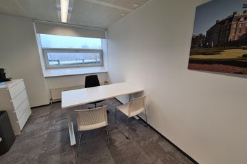 Apeldoorn Klantafspraak Vergaderruimtes en vergaderlocaties Blauwe behandelkamer image 1