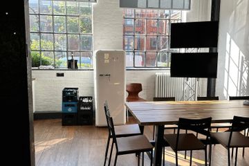 Hamburg  Workshop-Räume Schönes helles Office mit viel Glas image 2